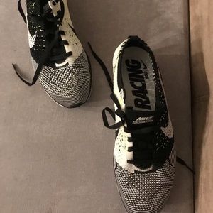 Nike women’s flyknit racer “volt” 2015